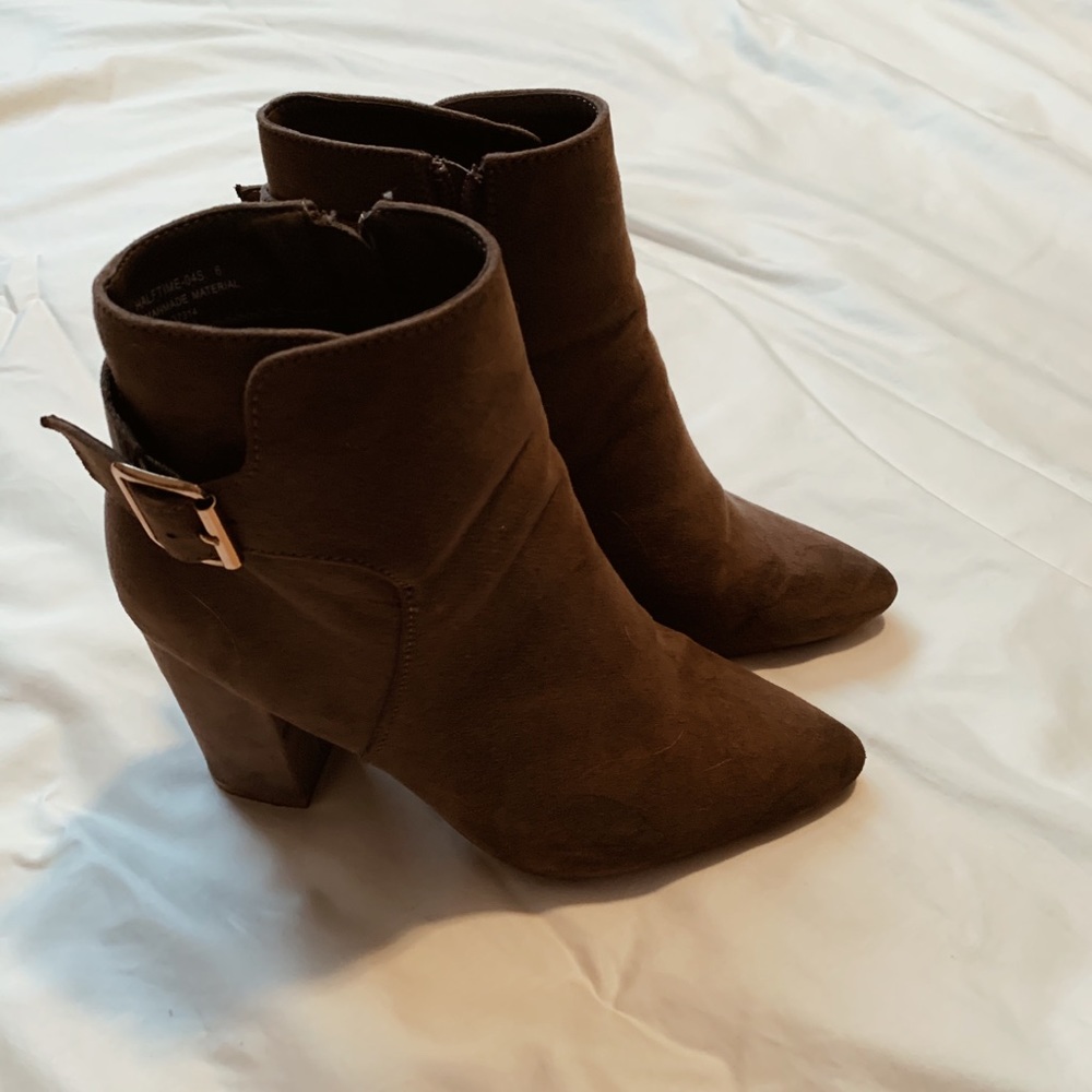 Heeled booties